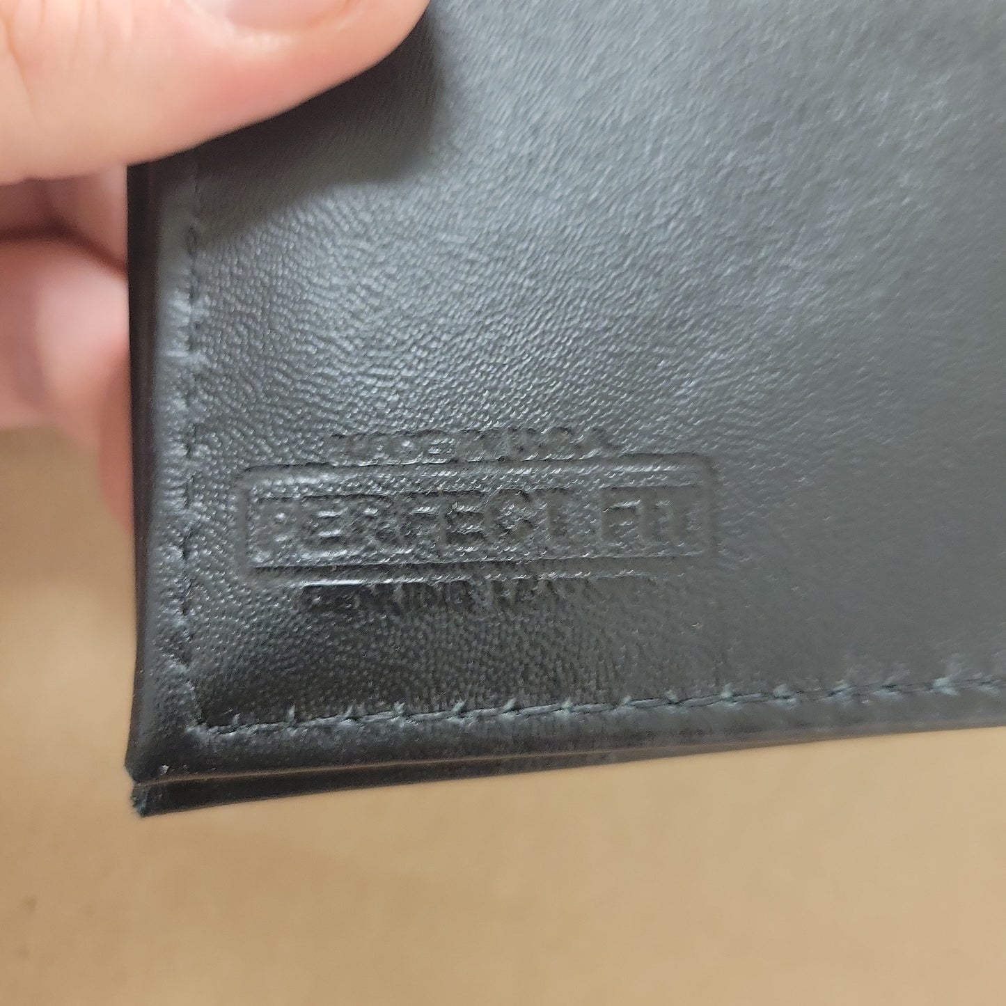 Bi-Fold Leather Badge Wallet ID Case DK385 CC and MONEY 107-DK385