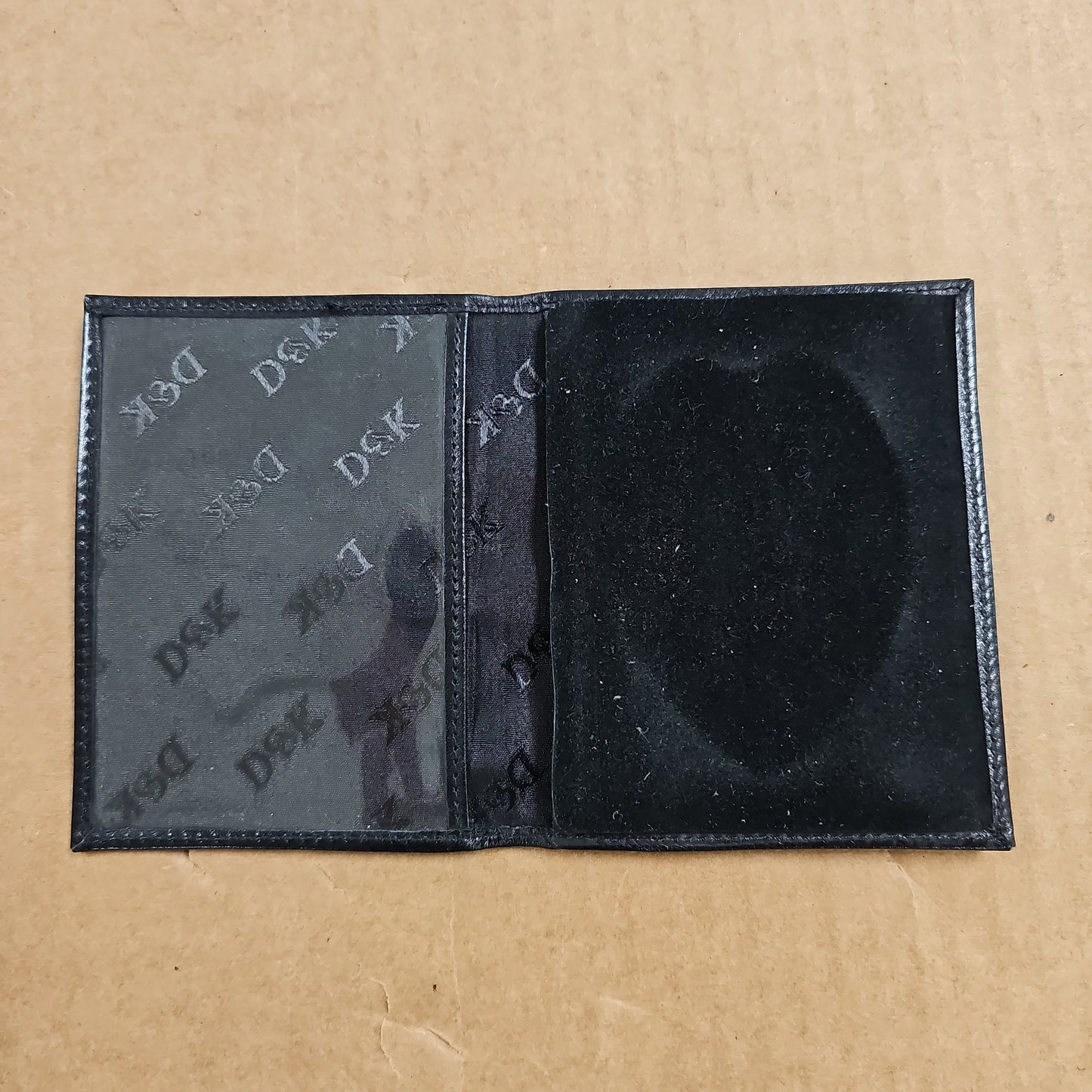 BADGE/ID CASE: LRG. SHIELD, BI-FOLD W/WINDOW DK70-DK298