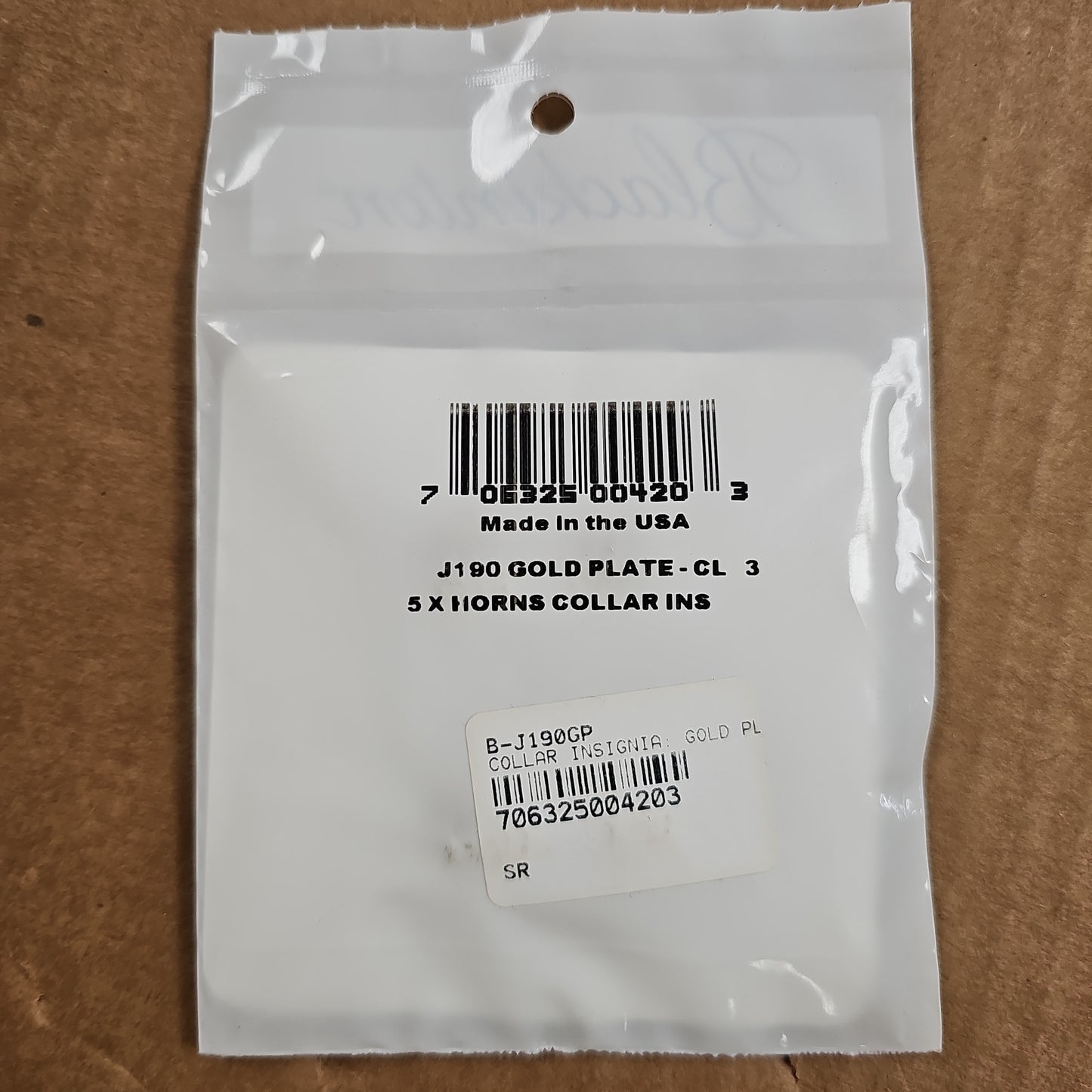 COLLAR INSIGNIA: GOLD PLATE, CHIEF 5 CROSSED, RED J190