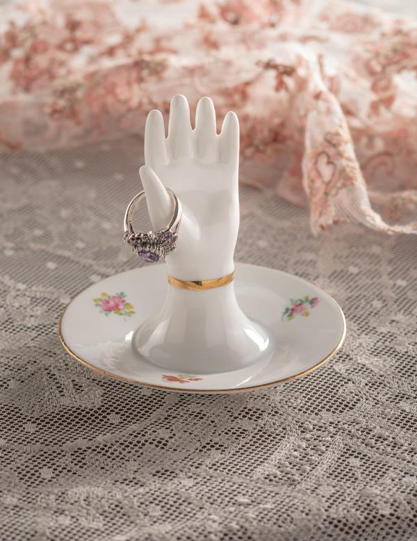 A Helping Hand Porcelain Ring Holder 33740