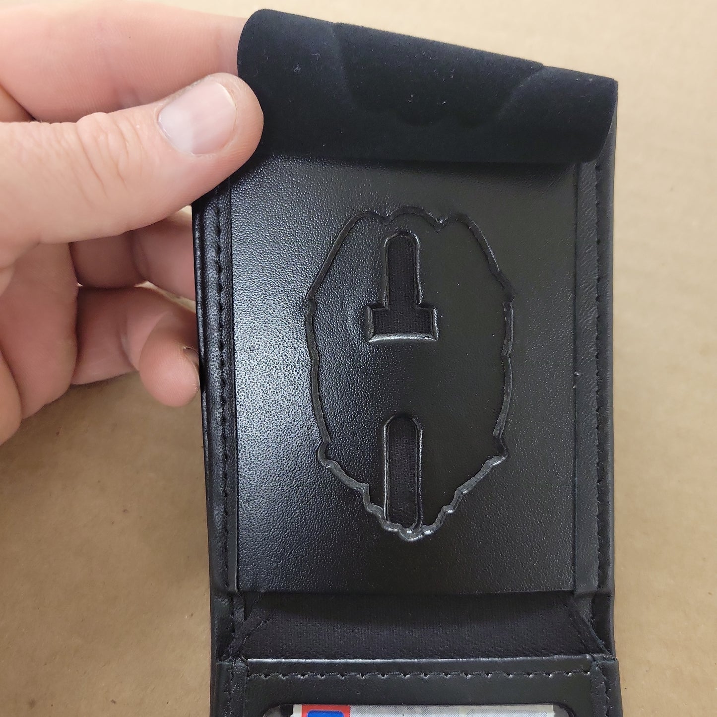 Bi-Fold Leather Badge Wallet ID Case DK385 CC and MONEY 107-DK385