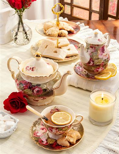Victorian Rose Crowned Teapot 31738