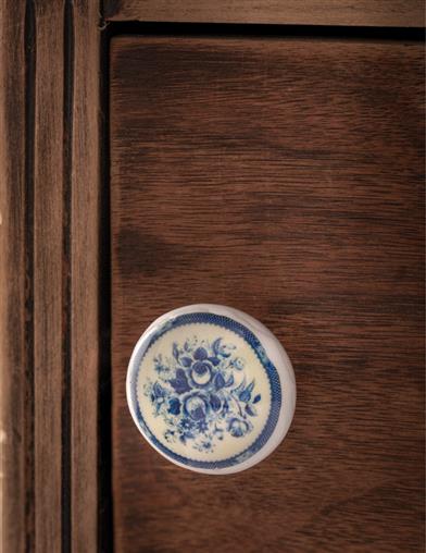 Delft Blue Floral Drawer Pulls (set Of 2) 33468 by Victorian Trading Co